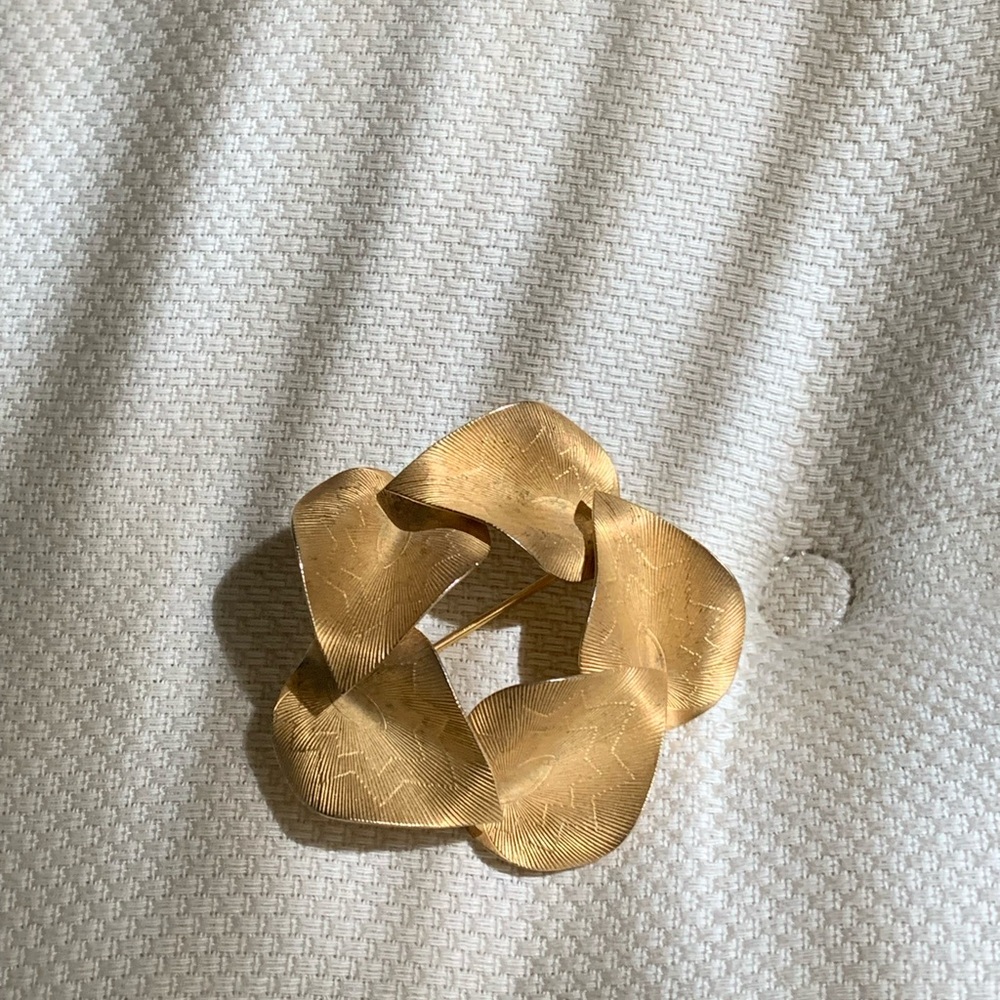 Very Rare Vintage Signed Dixelle 12KT Gold Filled Leaf Brooch Pink